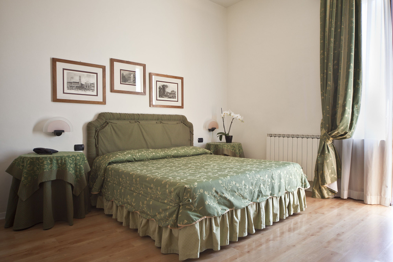 Bedroom 4, Hotel Italia, Siena