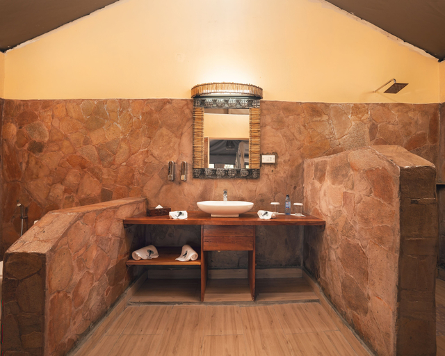 Bathroom, Mara Kimana Camp, Narok West