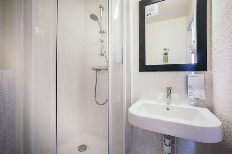 Bathroom 4, Campanile Creteil Centre, Val-de-Marne