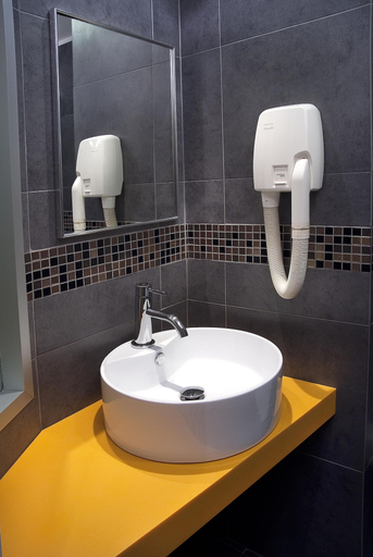 Bathroom 4, Amazon Hotel, Attica