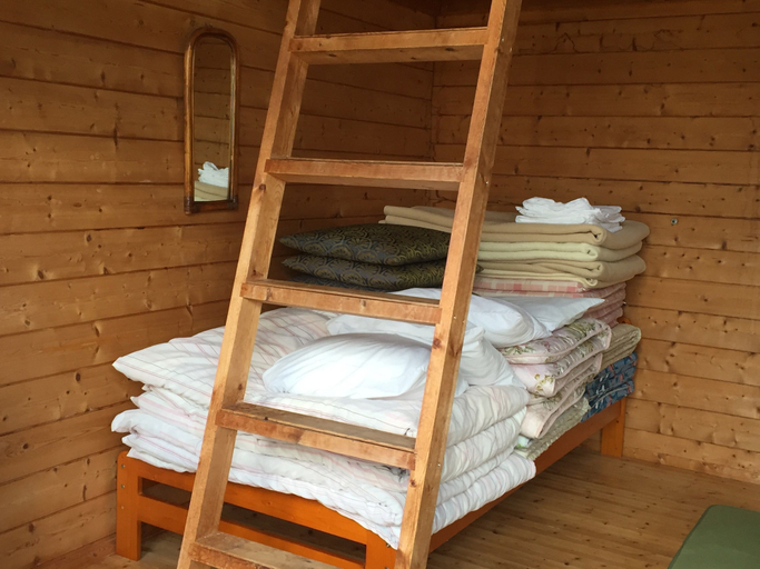 Bedroom 2, Pension 101, Unknown7