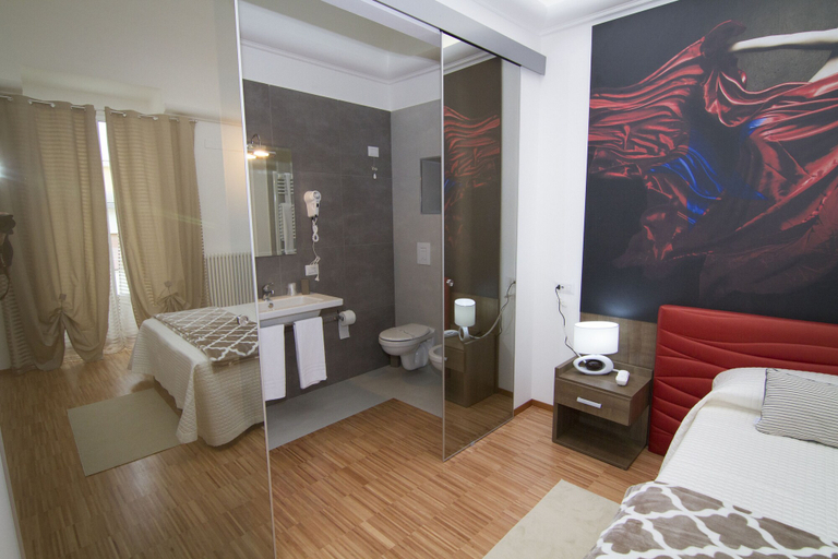 Bathroom 5, Al Bastione Relais, Bari
