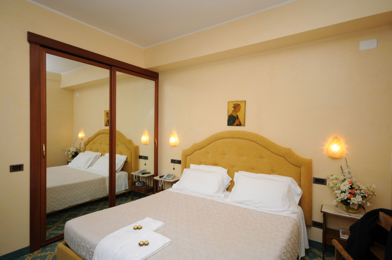 Bedroom 4, Grand Hotel Excelsior, Siena