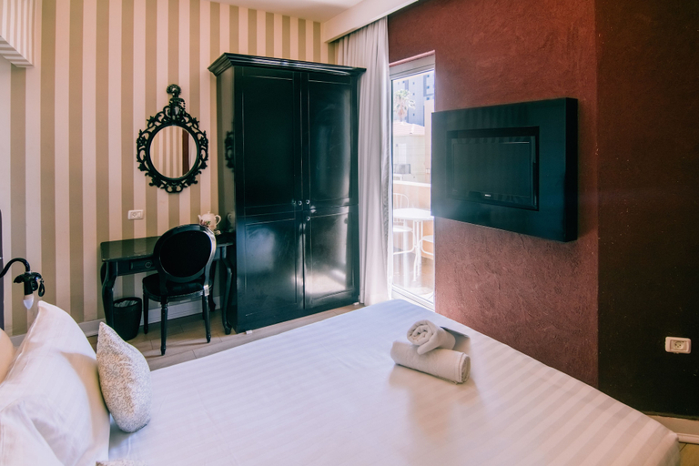 Bedroom 3, The Bell Boutique Hotel