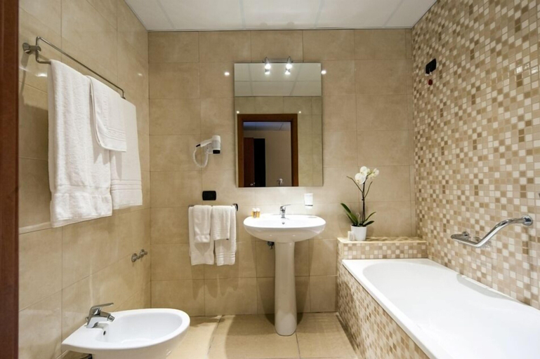 Bathroom 4, Hotel Tiempo, Napoli