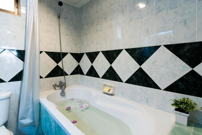 Bathroom 5, The Residence Garden, Pattaya