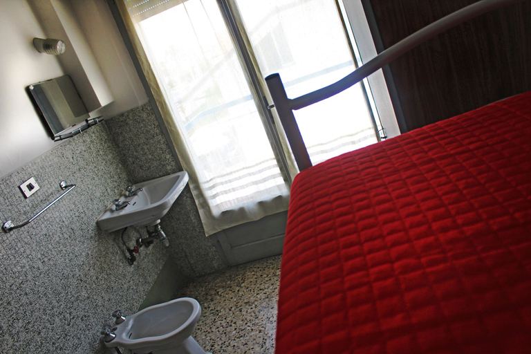 Bedroom 4, Hotel Montefiore, Rimini
