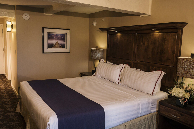 Bedroom 3, Lake Lawn Resort, Walworth