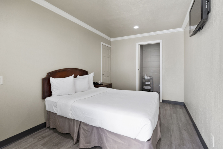 Bedroom 2, Le Blanc Inn & Suites, Los Angeles