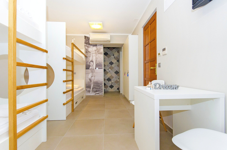 Others 5, Hostel Dvor, Split
