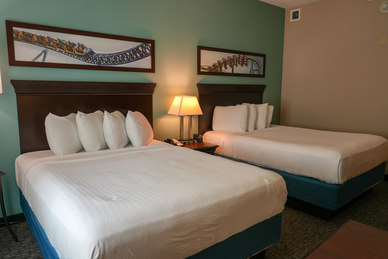 Bedroom 3, Cedar Point's Express Hotel, Erie