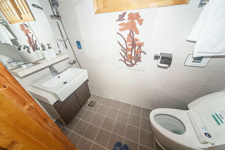 Bathroom, Canopus Resort Pension, Seogwipo