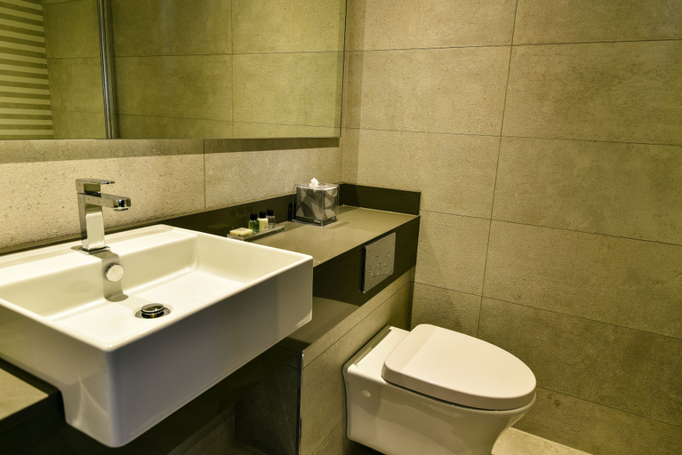 Bathroom 5, Hetland Hall Hotel, Dumfries and Galloway