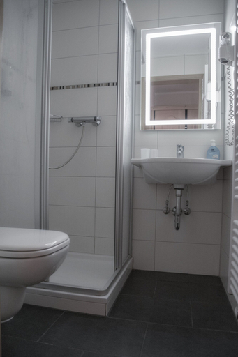 Bathroom 5, Hotel Zur Igelstadt, Waldeck-Frankenberg