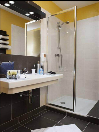 Bathroom 4, Hôtel Restaurant AKENA Bordeaux La Brède, Gironde