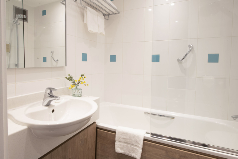 Bathroom 3, Horwood House Hotel, Buckinghamshire