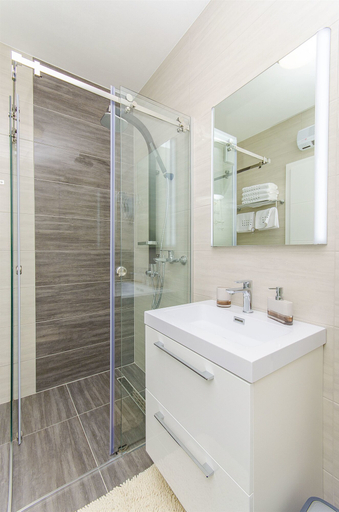 Bathroom 3, Apartments Villa V, Vir