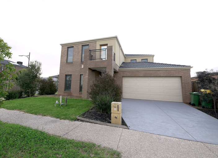 Exterior & Views 2, Modern 6BRM House Big Group at Pakenham, Cardinia - Pakenham