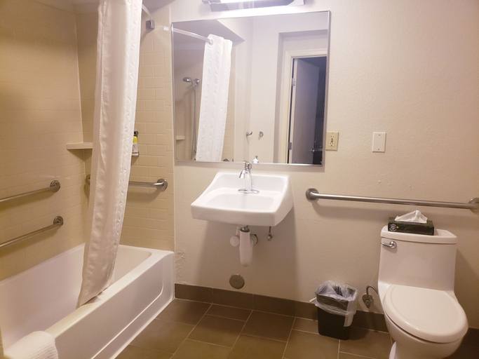 Bathroom 4, MainStay Suites Wichita Northeast, Sedgwick