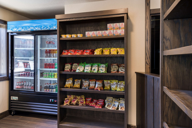 Food & Drinks 5, Best Western Golden Spike Inn & Suites, Pennington