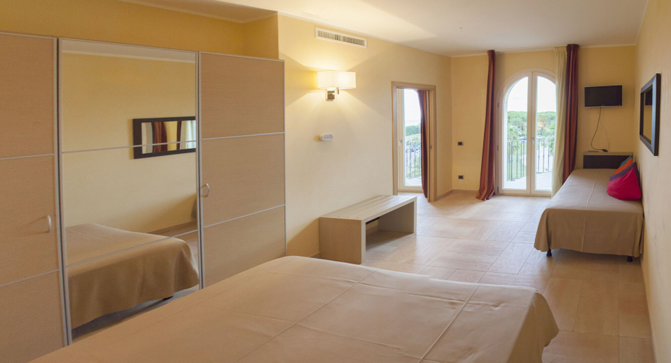 Bedroom 3, BV Airone Resort, Cosenza