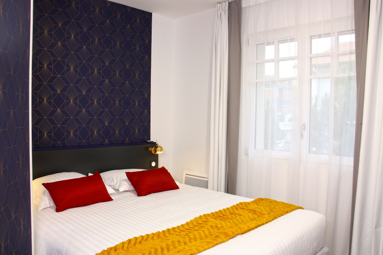 Bedroom 2, Hôtel du Parc, Landes