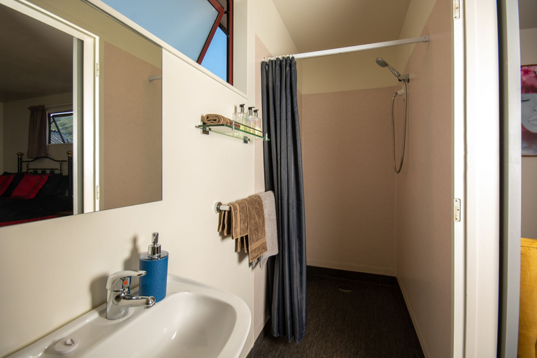 Bathroom 4, Palmira Lodge, Marlborough