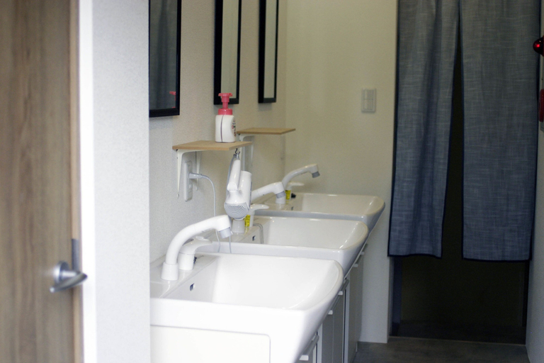 Bathroom 5, Guest House SENSU - Hostel, Ōta