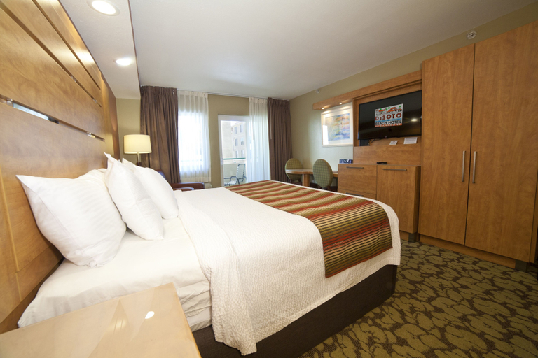 Bedroom 4, DeSoto Beach Hotel, Chatham