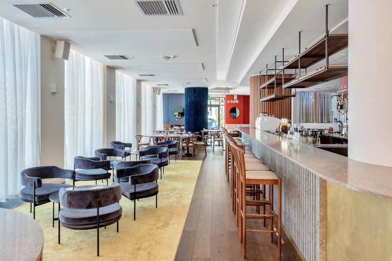 Food & Drinks, Central Queen St Apartment | Aircon & WiFi, Waitakere