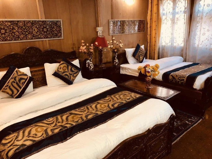Bedroom 1, Houseboat Lake Thao, Srinagar