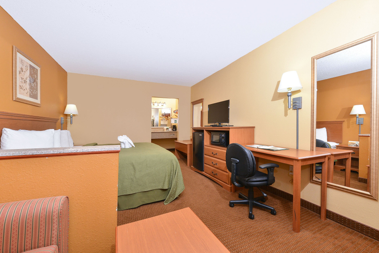 Bedroom 3, Quality Inn & Suites Cartersville North, Bartow