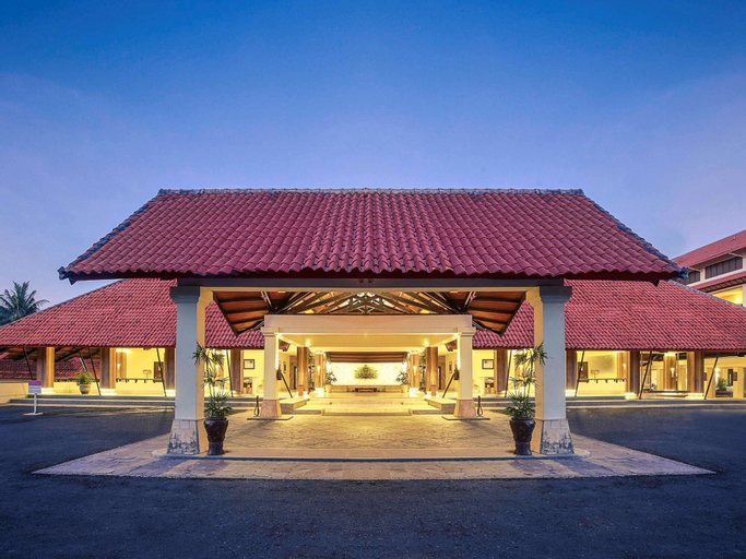 Exterior & Views 1, Mercure Manado Tateli Resort and Convention, Minahasa