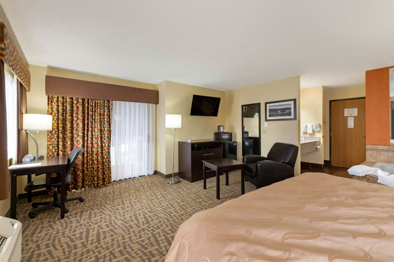 Bedroom 3, Quality Inn Wooster, Wayne