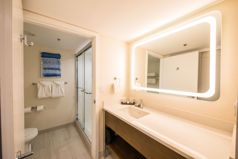Bathroom 4, SeaCrest OceanFront Hotel, San Luis Obispo