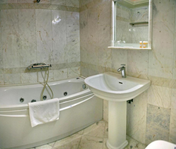 Bathroom 5, Viva Mare Hotel, North Aegean