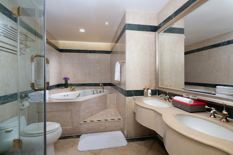 Bathroom 5, Crowne Plaza SHANGHAI NANJING ROAD by IHG, Shanghai