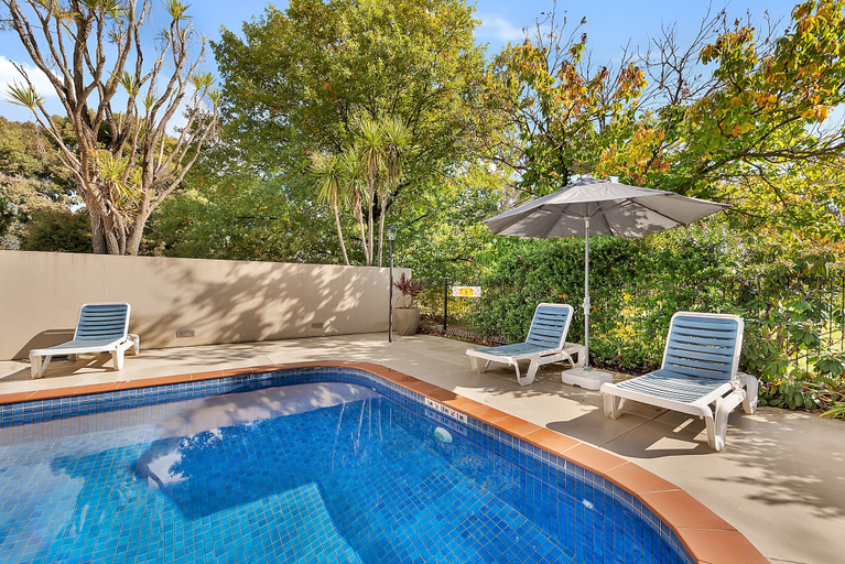 Sport & Beauty 2, Beechworth Motor Inn, Indigo - Pt A