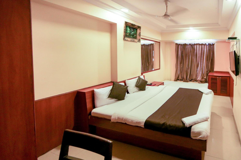 Bedroom 3, Hotel Lucky Nesco Goregaon, Mumbai Suburban