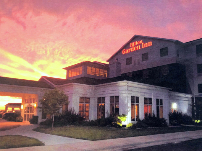 Exterior & Views 2, Hilton Garden Inn Fargo, Cass