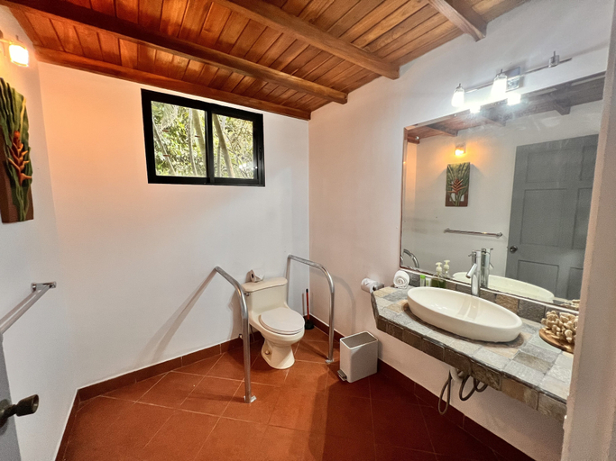 Bathroom 3, Blue Banyan Inn, Aguirre
