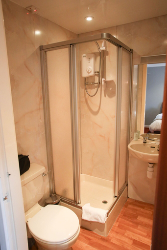 Bathroom 3, The Royal Hotel Stromness, Orkney Islands