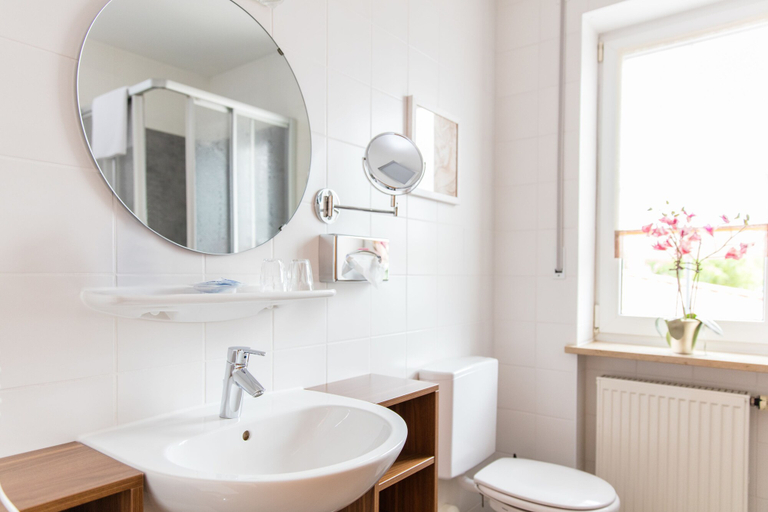 Bathroom 4, Hotel Bavaria Garni, Dingolfing-Landau