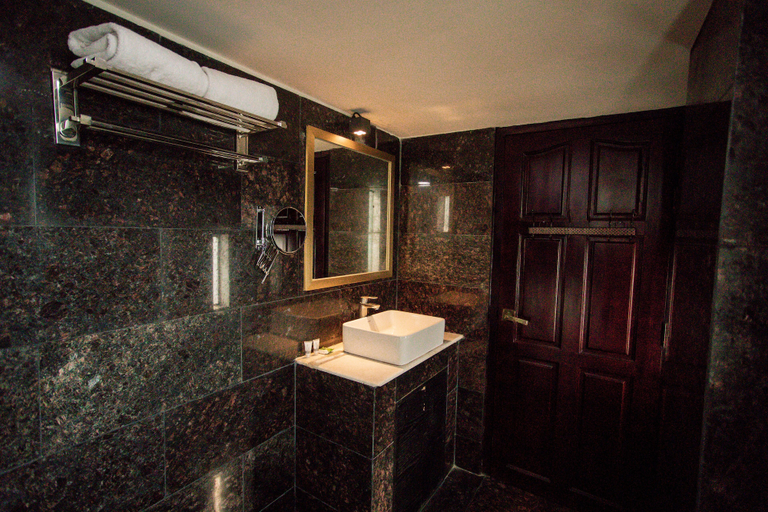Bathroom 4, The Elite Residence Dhaka., Dhaka