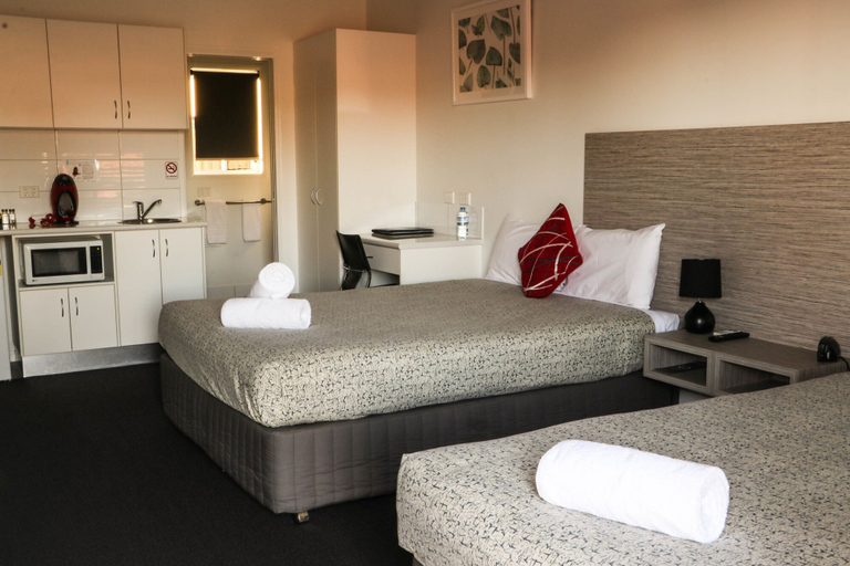 Bedroom 3, Emerald Park Motel, Emerald