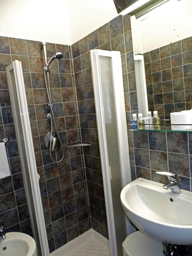 Bathroom 4, Hotel Accursio, Milano