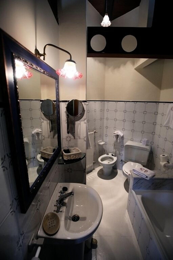 Bathroom 4, Hotel Rural Casa Peleyón, Asturias