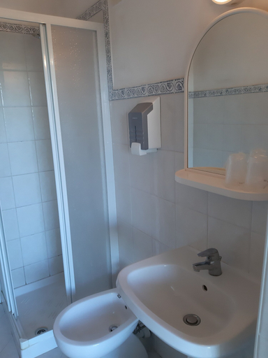 Bathroom 4, Hotel Grotte del Paradiso, Livorno