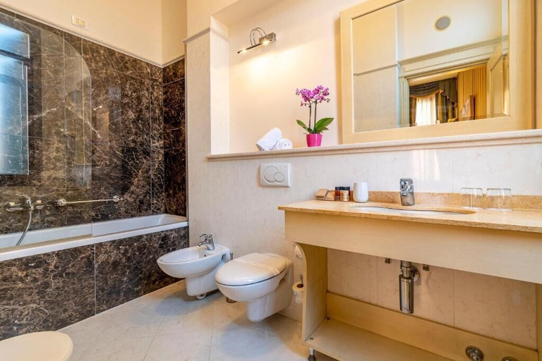 Bathroom 4, Hotel Bella Venezia, Venezia