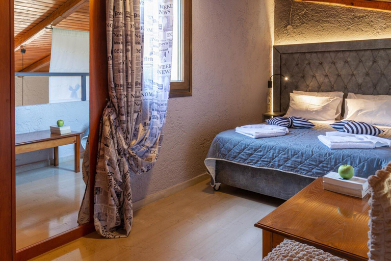 Bedroom 4, Anneta Studios, Epirus